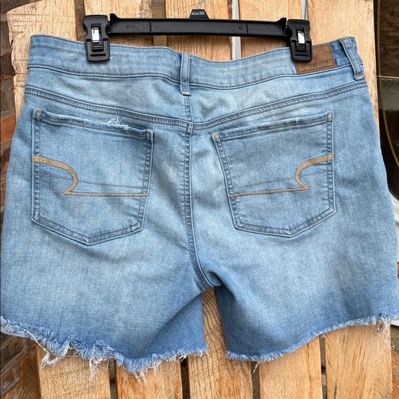 American Eagle Super Stretch Shorts Size 12 - Picture 2 of 9